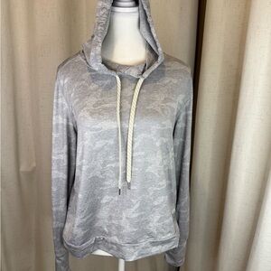 Vuori Gray Camo Halo Essential Hoodie M - discontinued color.